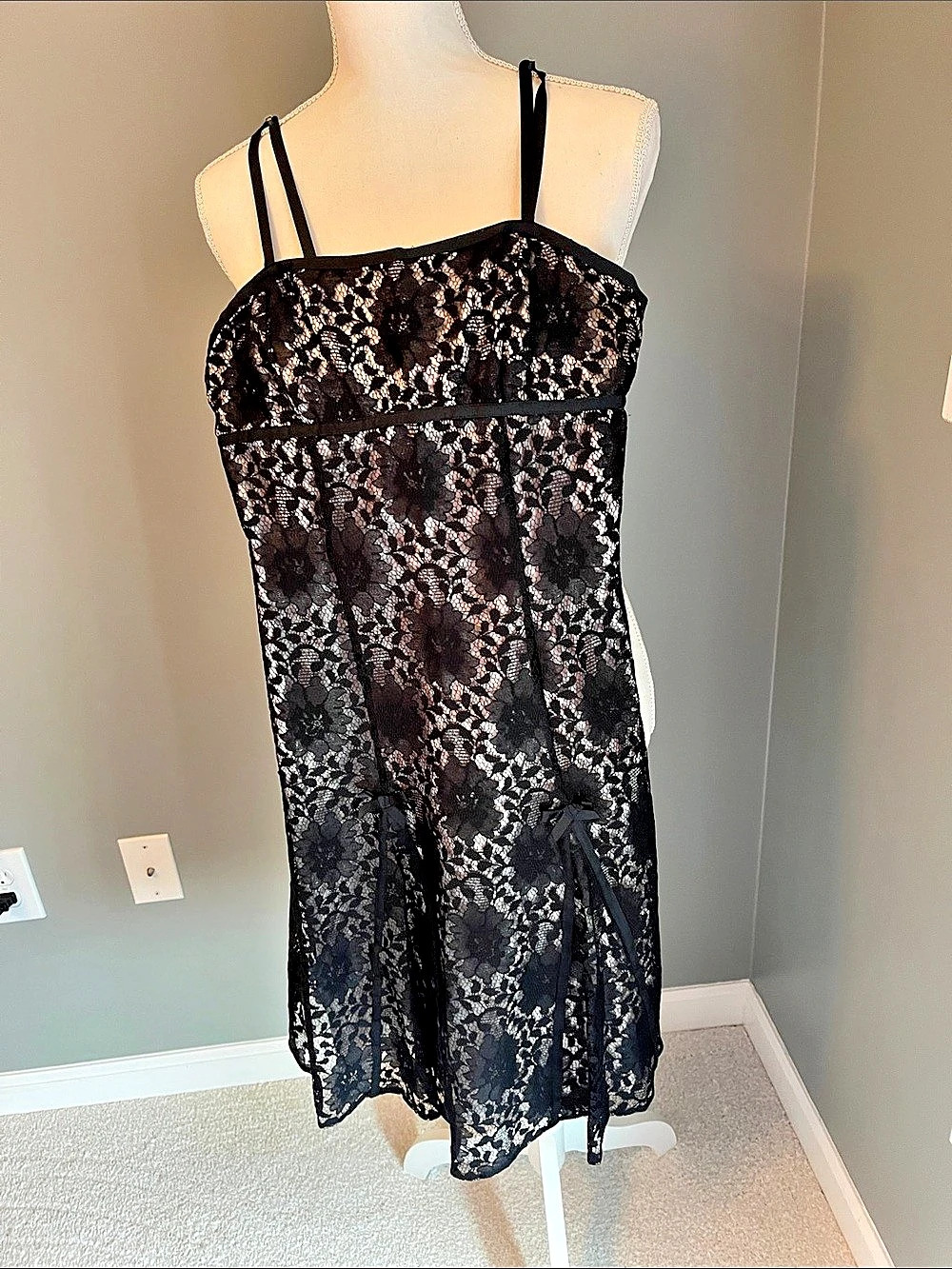 Moda International Floral Lace Mini Dress Size 0 Like New
